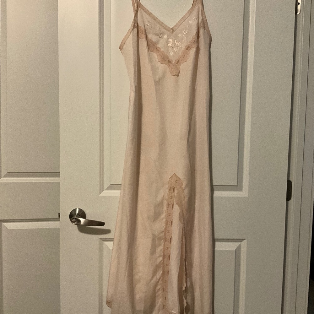 Gorgeous cream color, front slip